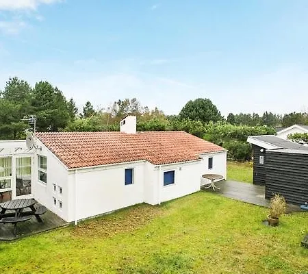 Holiday home Holiday Lyngageren